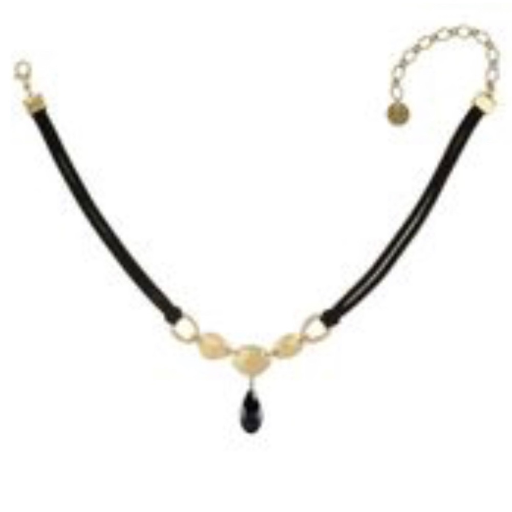 The sak brand new choker with tags.